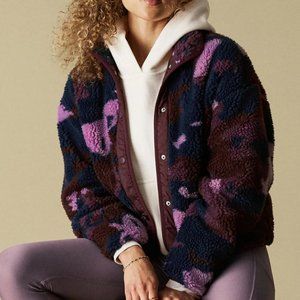 Fabletics Tahoe Teddy Jacket - Size M - Glitch Camo/Merlot
